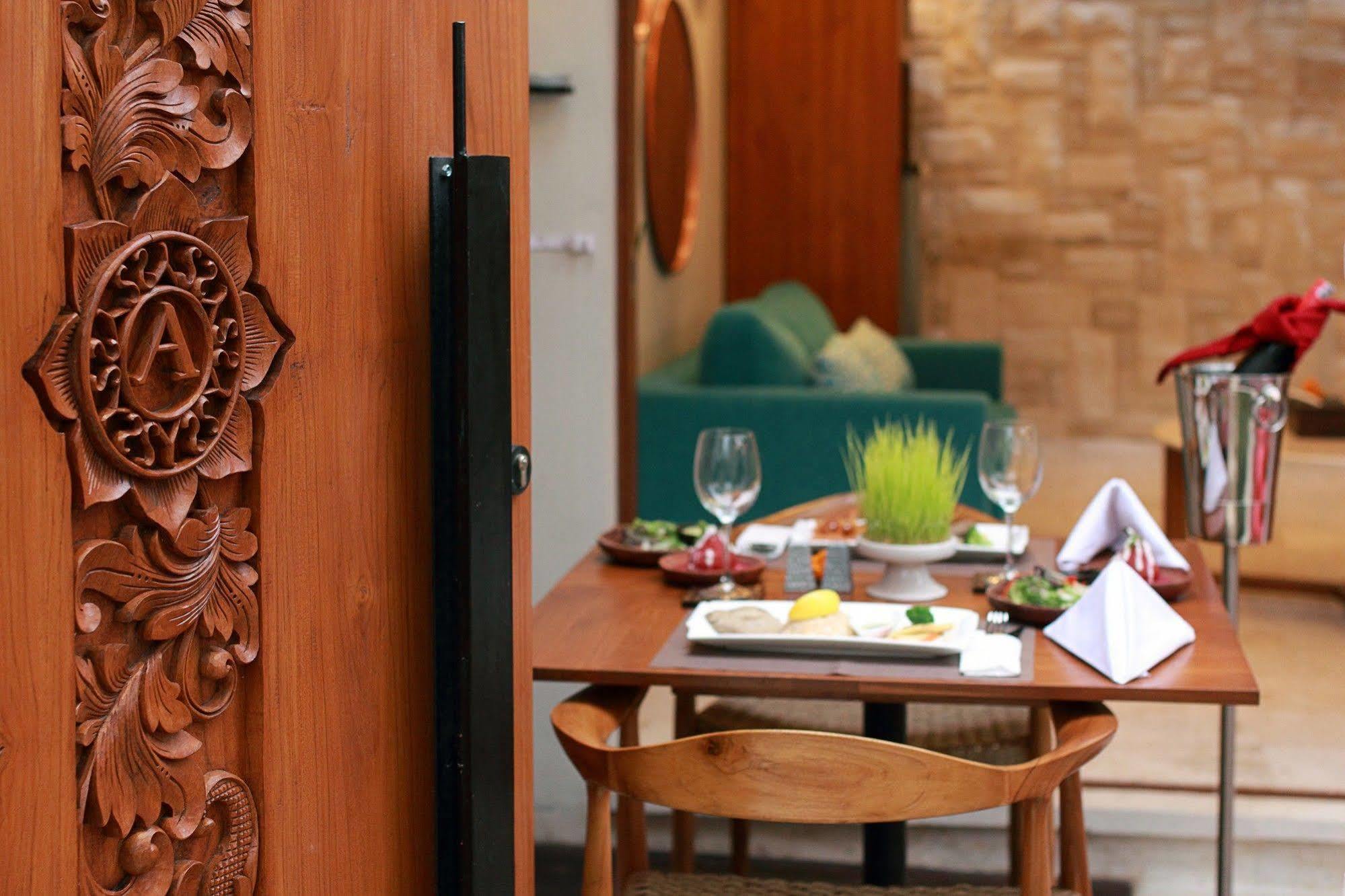 Aksari Villa Seminyak Exteriör bild