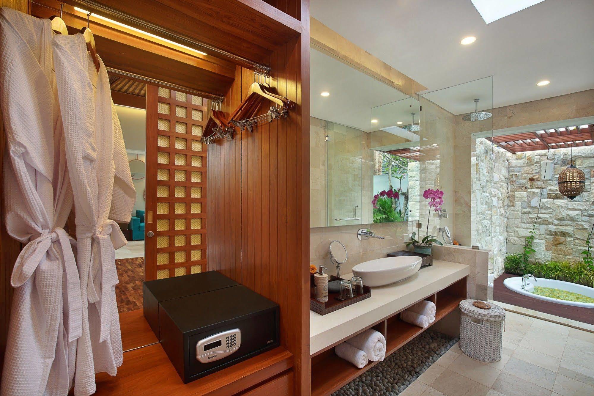 Aksari Villa Seminyak Exteriör bild